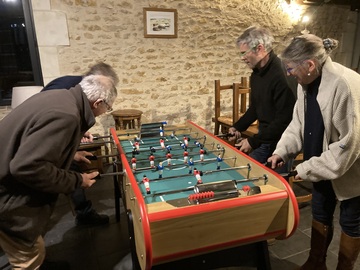 partie de baby foot entre amis 